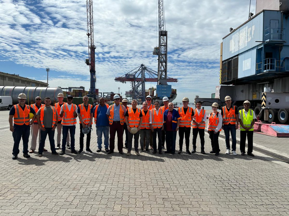 ITF_Americas's tweet photo. #Brasil 🇧🇷 No marco da reunião do grupo de trabalho de automatização da ITF, representantes diferentes países visitaram ontem o porto do Rio de Janeiro, onde conheceram os avances da automatização no porto. 
#SomosITF #MovemosOMundo @ITFDockers https://t.co/6N0rfNwneJ