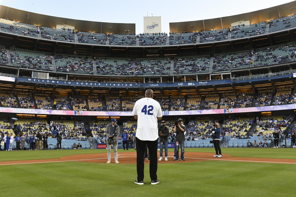 MagicJohnson's tweet photo. Jackie Robinson Day with my @Dodgers and Dodger Nation is always a great time!! I had fun addressing the crowd, hyping up the Men in Blue, and connecting with Dodgers staff last night! https://t.co/7TpPHew3SD
