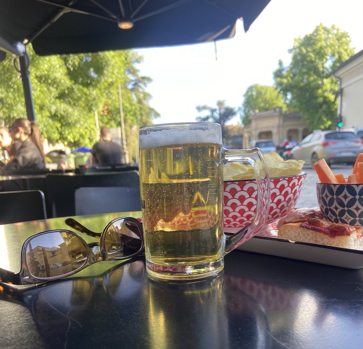 A cheeky wee blondie in the sunshine #tuesdaythoughts #sunshine #parma 🇮🇹