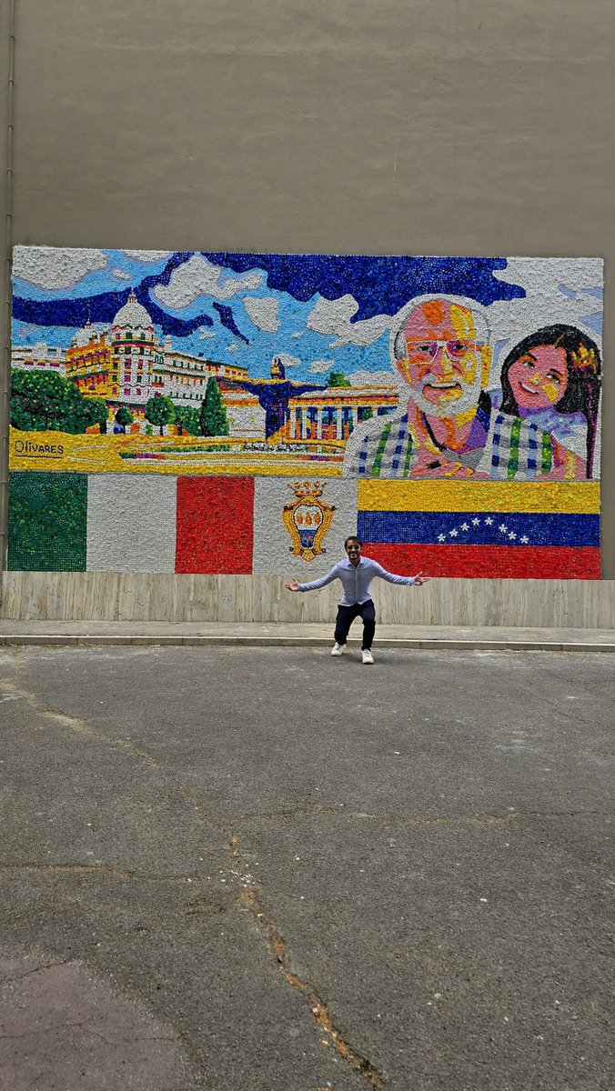 Olivarescfc's tweet photo. 🇮🇹 ¡Honrado de presentarles el 1er mural de tapas de Italia, en Foggia! Con más de 40.000 tapas completamos esta obra en una semana de trabajo, luego de más de un año de recolección de tapas y un gran trabajo de 4 asociaciones y de toda la gente de Foggia. https://t.co/JNVa1fcaIK