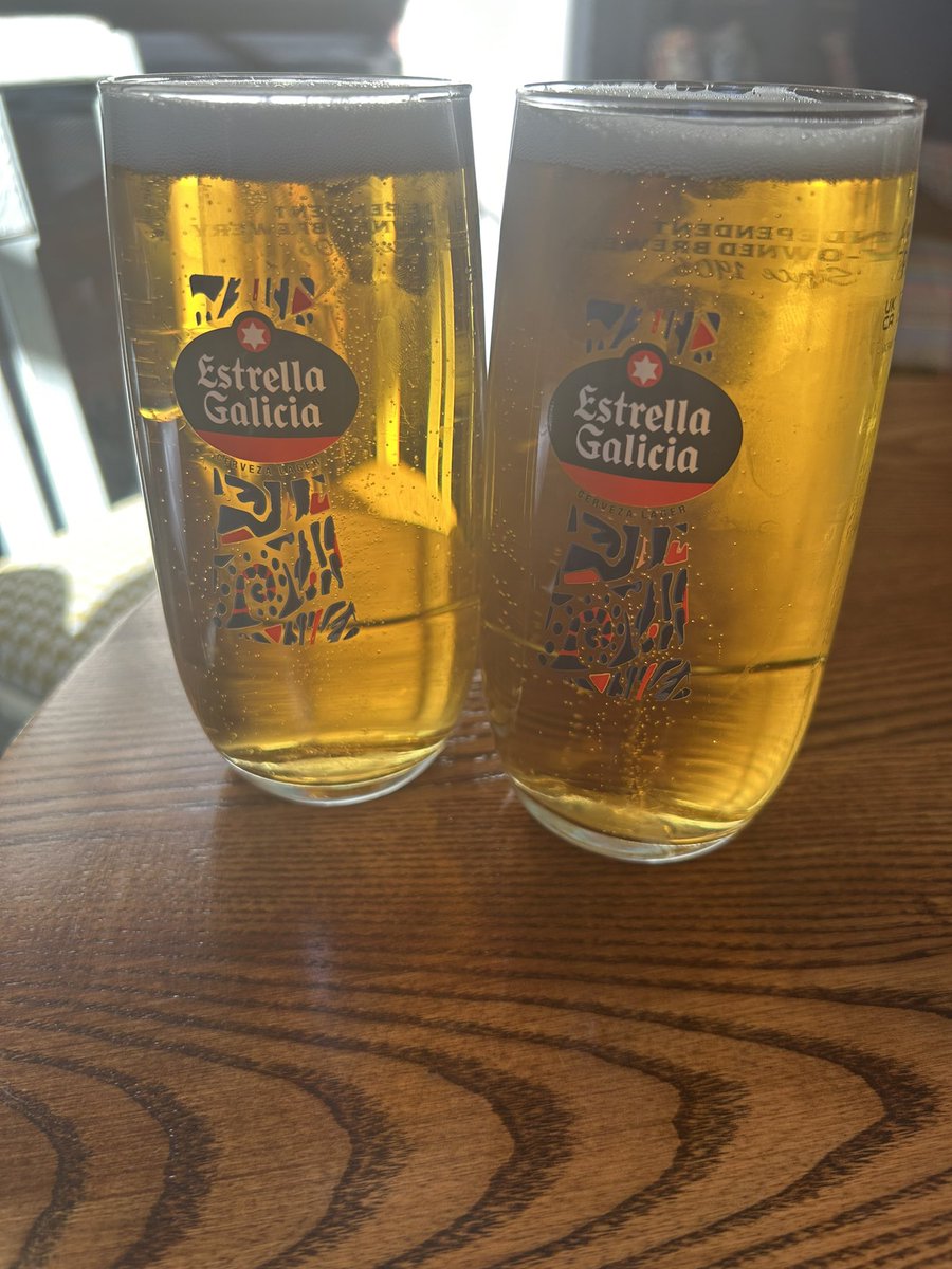griffwebber's tweet photo. Had a cultural afternoon with one of the most influential artists of our time #kyffinwilliams #orielmon @SauceandBrown 🧢 🍻🎨 https://t.co/JPkJh68eWB