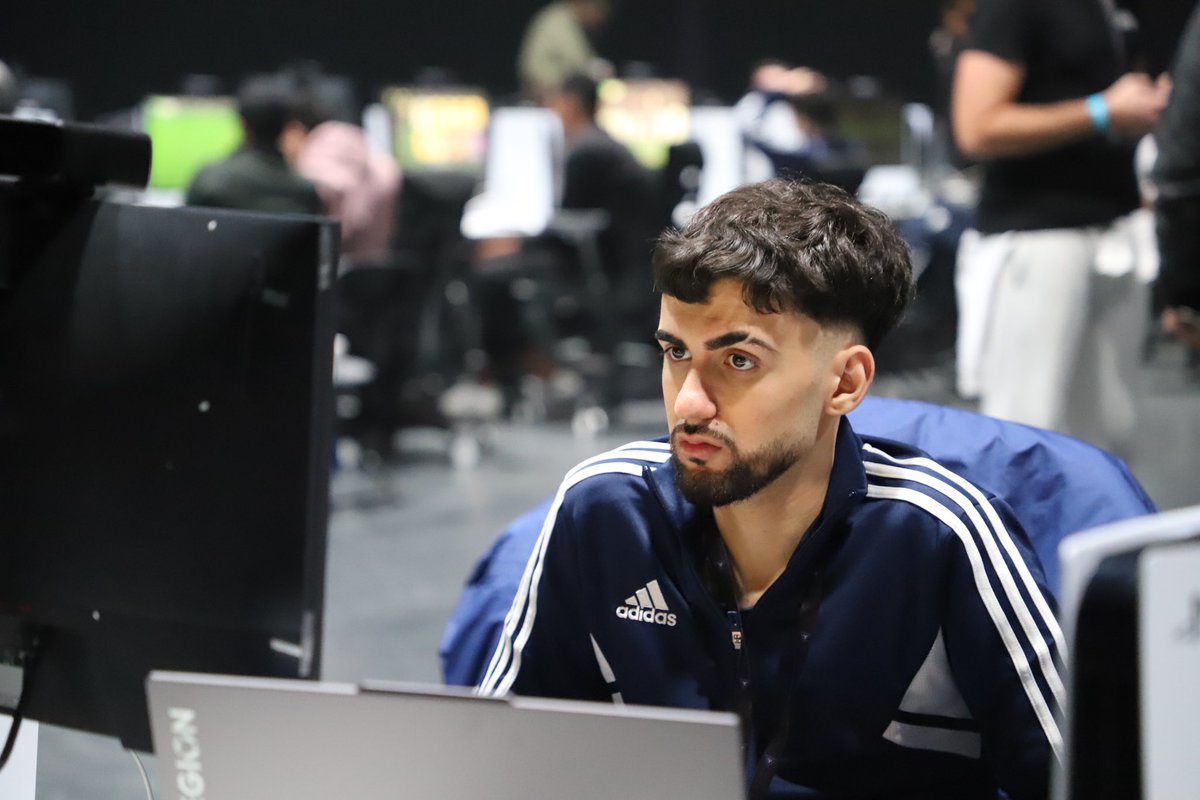 Tomorrow I am traveling to France (Paris) for the eLigue1 Tour Finals, wish me good luck and I hope to come back with the trophy. April 19th will be the day of the tournament and we will start at 1:00 PM 🇫🇷, it will be streamed on eLigue1 channel. Alhamdulillah for everything🤲🏻