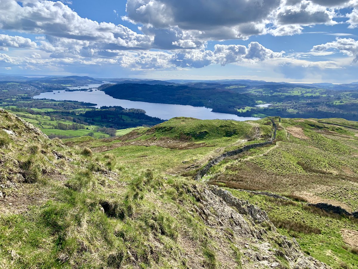 A day of two halves. I’m nursing a cold so a slow morning stroll up to HSB followed by an even slower wander over Wansfell were the perfect way to enjoy the first decent day for a long time ☀️