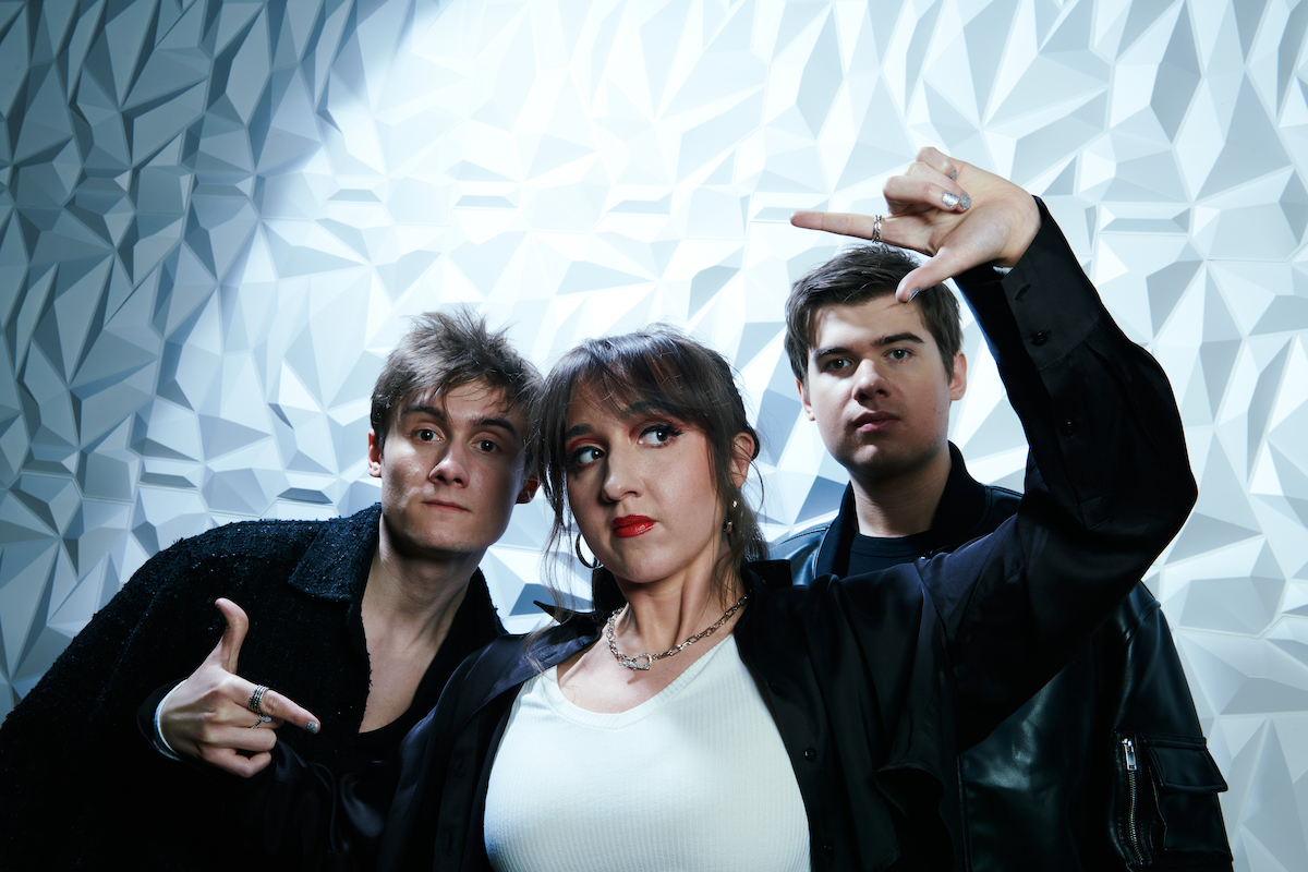 Say "cheese"

📸 @lindseybyrnes

#bandofsilver 
#photoshoot #indie