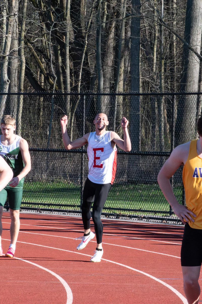 Mateo Medina took home the Sprint Triple Crown with record times at the Lorain County Invitational Meet.
100m 10.64
200m 21.71
400m 47.31
📷: Rachel Jackson