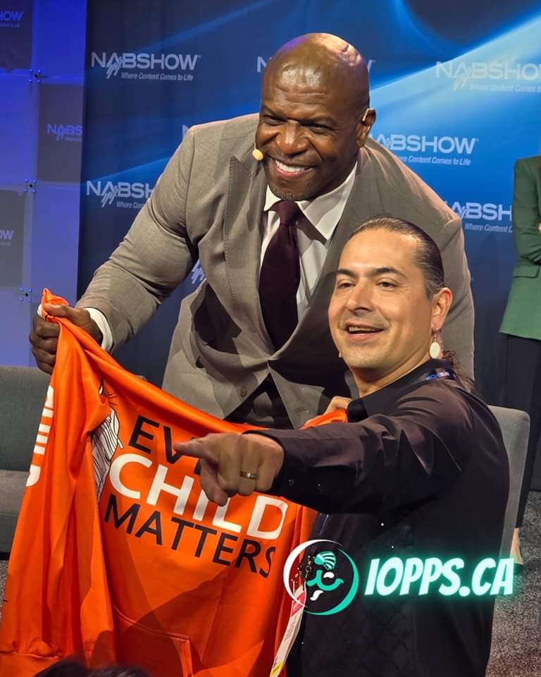 iopps1's tweet image. Cal Arcand from #IOPPS met @terrycrews in a touching moment of solidarity, presenting him with an 'Every Child Matters' hoodie to honor residential school survivors. A powerful demonstration of unity and resilience. #EveryChildMatters #IndigenousStrength #Solidarity