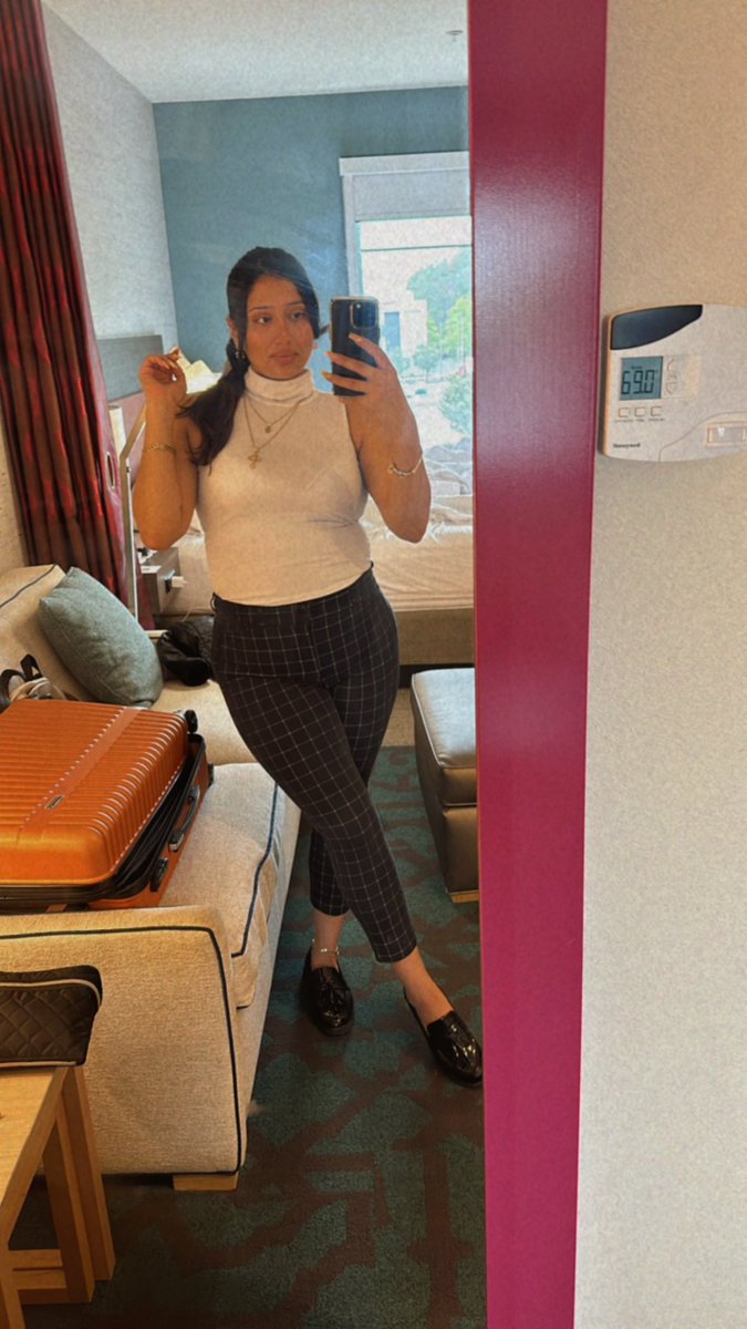 Scarrr_jv's tweet photo. Corporate baddie>>>>>>>bad bitch https://t.co/X14dAzI9bm