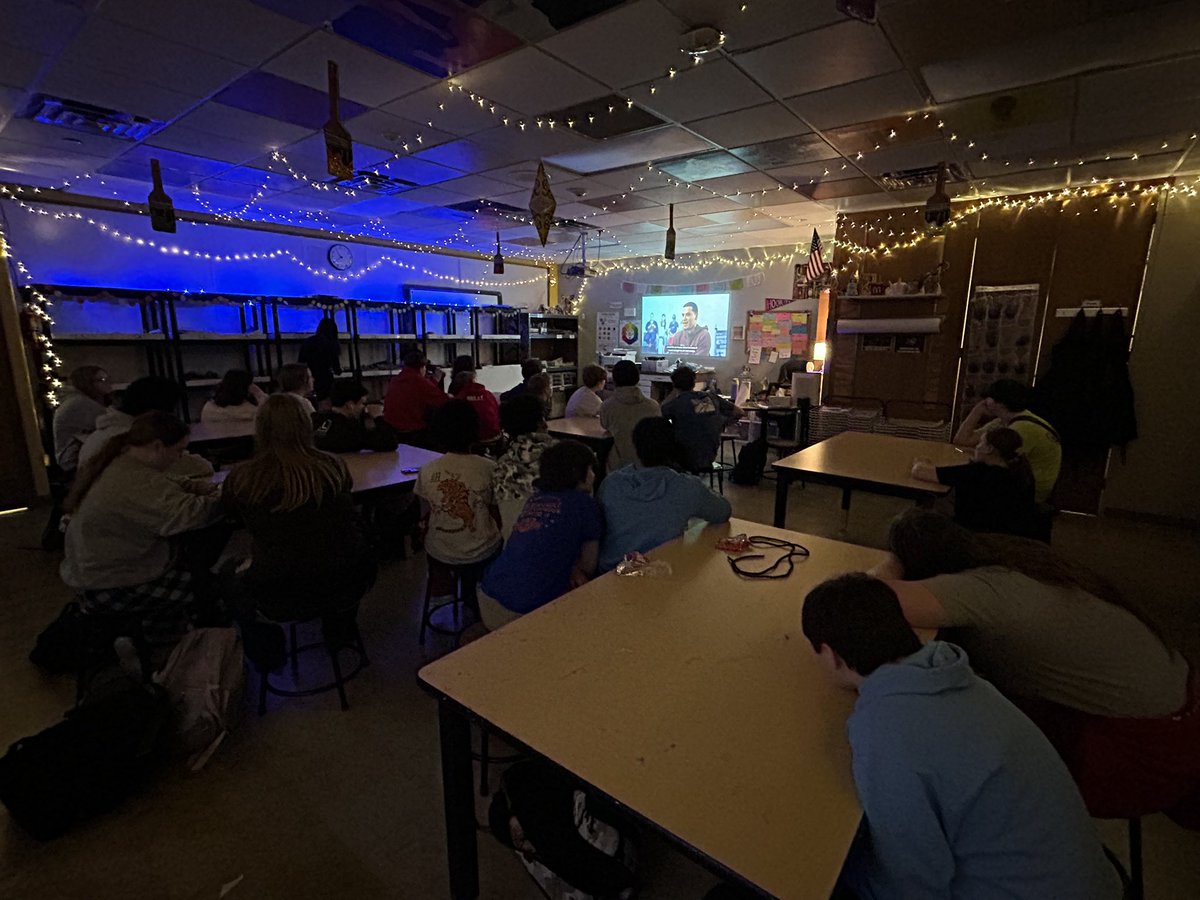 cardamoneART's tweet photo. We spent today’s Tiger Time watching an artist talk by @devonrodriguezart from the @theartofed conference, and it was a hit! We loved learning about his process, growth, and style. #inspiration #weareholmes https://t.co/KFV9hkBC3Q