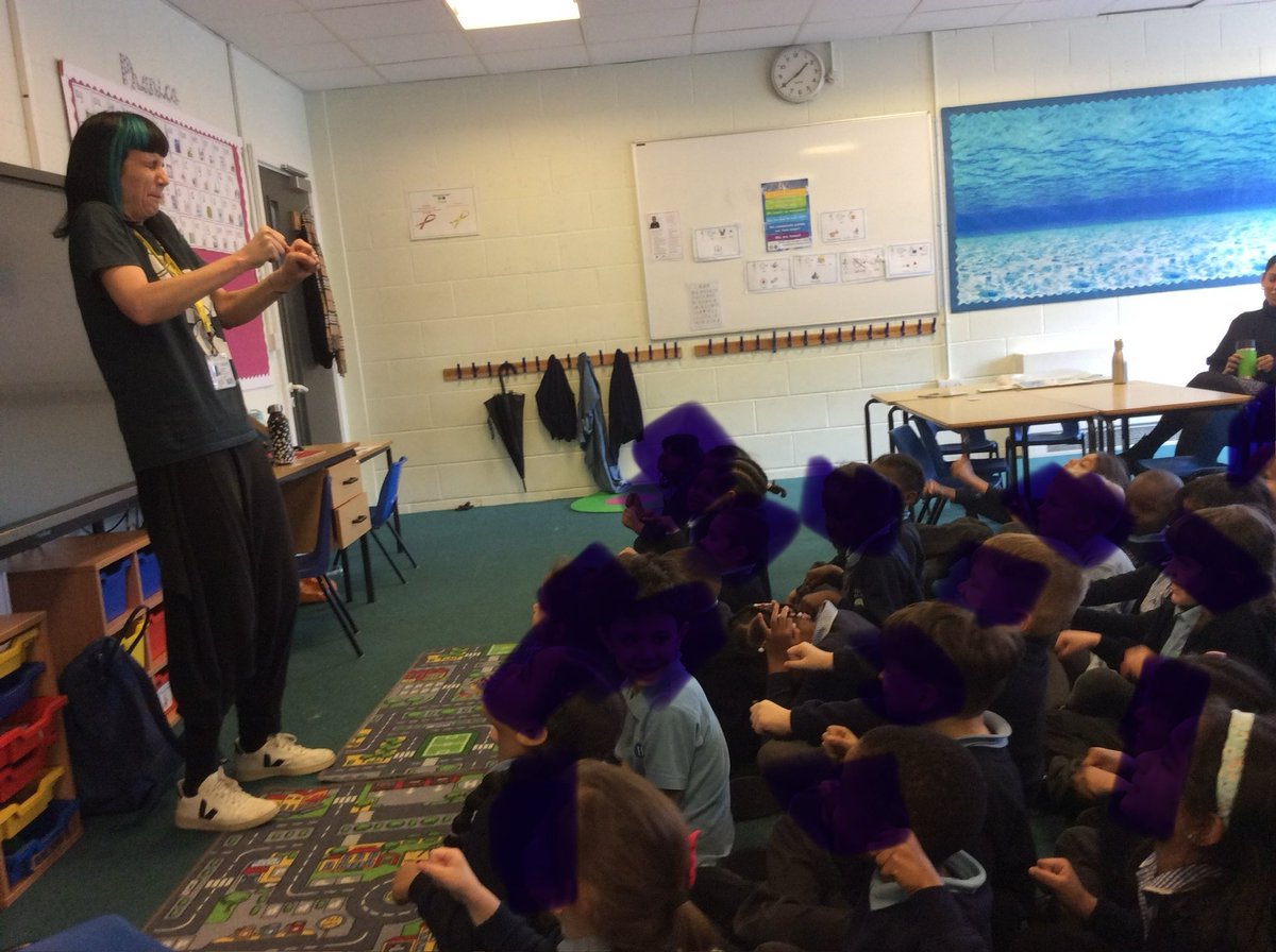 Hillyfield_E17's tweet image. What a great way to kick start a new term! Thank you Lottie for bringing stories to life, we loved this weeks story all about a frog with a giant mouth! #Year1hill @MagicBoxE17