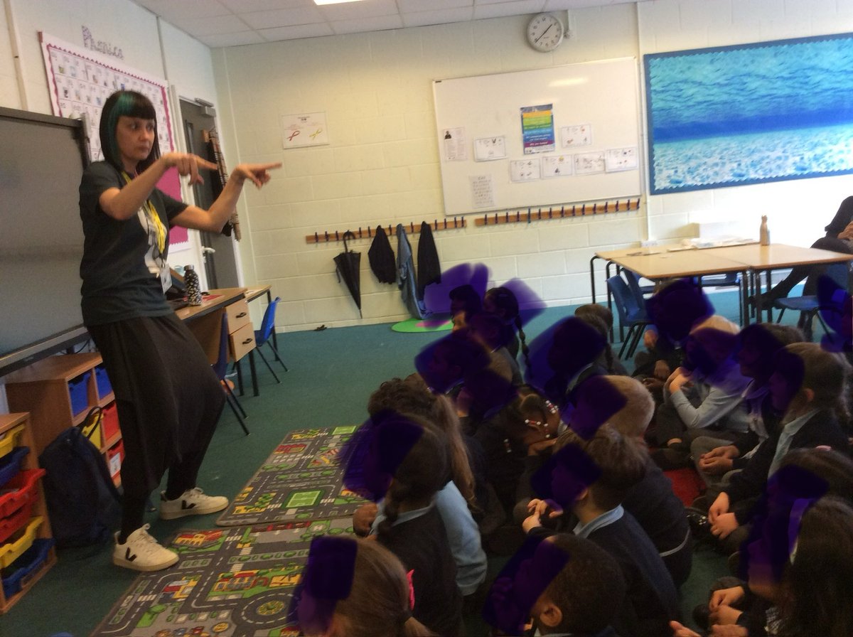 Hillyfield_E17's tweet image. What a great way to kick start a new term! Thank you Lottie for bringing stories to life, we loved this weeks story all about a frog with a giant mouth! #Year1hill @MagicBoxE17