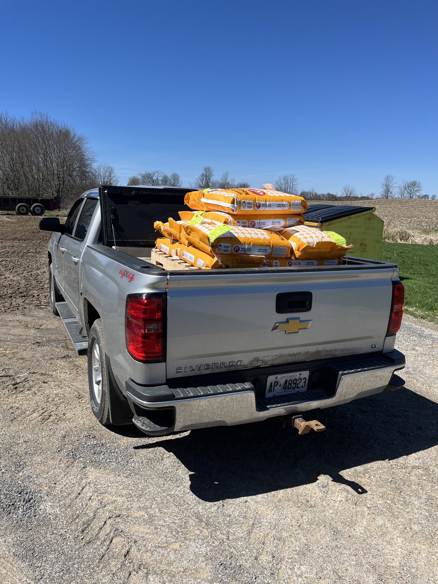 ⁦<a href="/PRIDESeeds/">PRIDE Seeds</a>⁩ delivery day today!  Won’t be long before #plant24 is in full swing!! 🚜 🌽