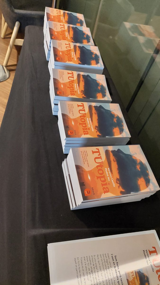 ModestJou's tweet photo. Ja anem per la 2a edició en català!! Som-hi!!
Gràcies a totes les persones que veuen en la #TUtopia un lectura de confiança!!!! 
@Ediciones_khaf 
⤵️⤵️
https://t.co/zCmV6GHiP3 https://t.co/65gmLedLy0