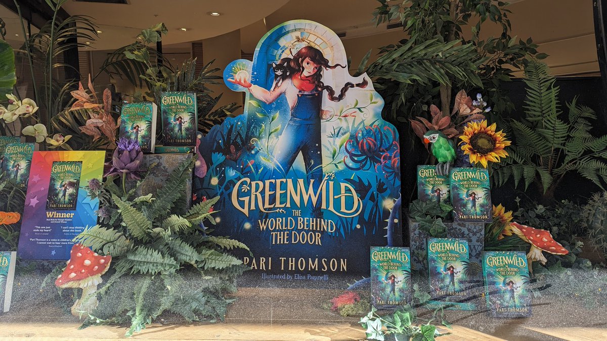 Just a bunch of Pan Maccers grinnning under a GIGANTIC Greenwild poster in Charing Cross 🌿 <a href="/PariThomson/">Pari Thomson</a> <a href="/elisaupsidedown/">Elisa Paganelli</a> <a href="/MacmillanKidsUK/">Macmillan Children's Books</a> Plus beautiful BOTM displays in <a href="/WaterstonesTraf/">Waterstones Trafalgar Sq.</a> and <a href="/WaterstonesPicc/">Waterstones Piccadilly, London</a> 😍✨

<a href="/SarahYPlows/">Sarah Plows</a>
<a href="/CheyneySmith1/">Cheyney Smith</a> 
@RoryOST