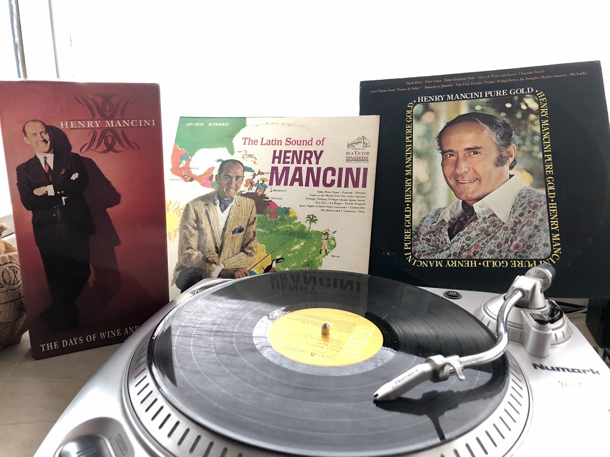 Cien años del natalicio de un genio, músico de enorme sensibilidad, capaz de humoradas como “The Pink Panther Theme” y de bandas sonoras elegíacas como “Moon River” y “A Time for Us”. Gracias a Henry Mancini, no pocos instantes visuales se nos quedaron grabados en el corazón.