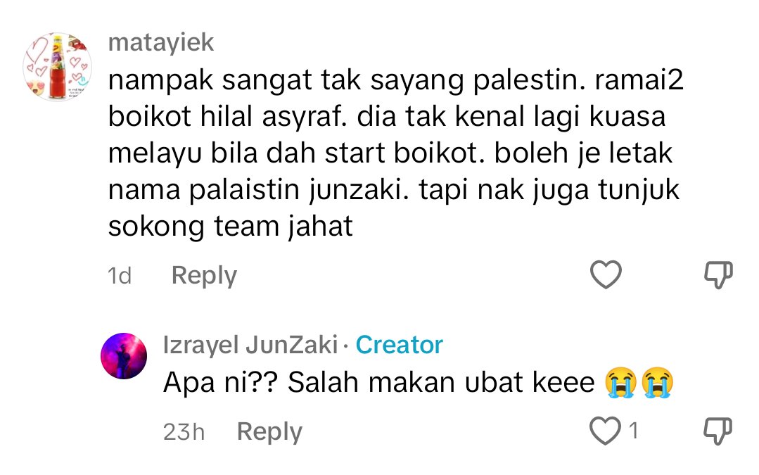 Terjumpa kat TikTok. Pembaca karya saya, Zaki suka pakai gelaran @Izrayel_JunZaki sebab dia minat dengan watak Izrayel dalam Trilogi Takdir yang saya karang. Zaki kongsi di TikTok kenapa username akaun dia Izrayel. Sekali dapat komen camni. 😂😂😂 Berdekah saya ketawa. 🤣🤣🤣…