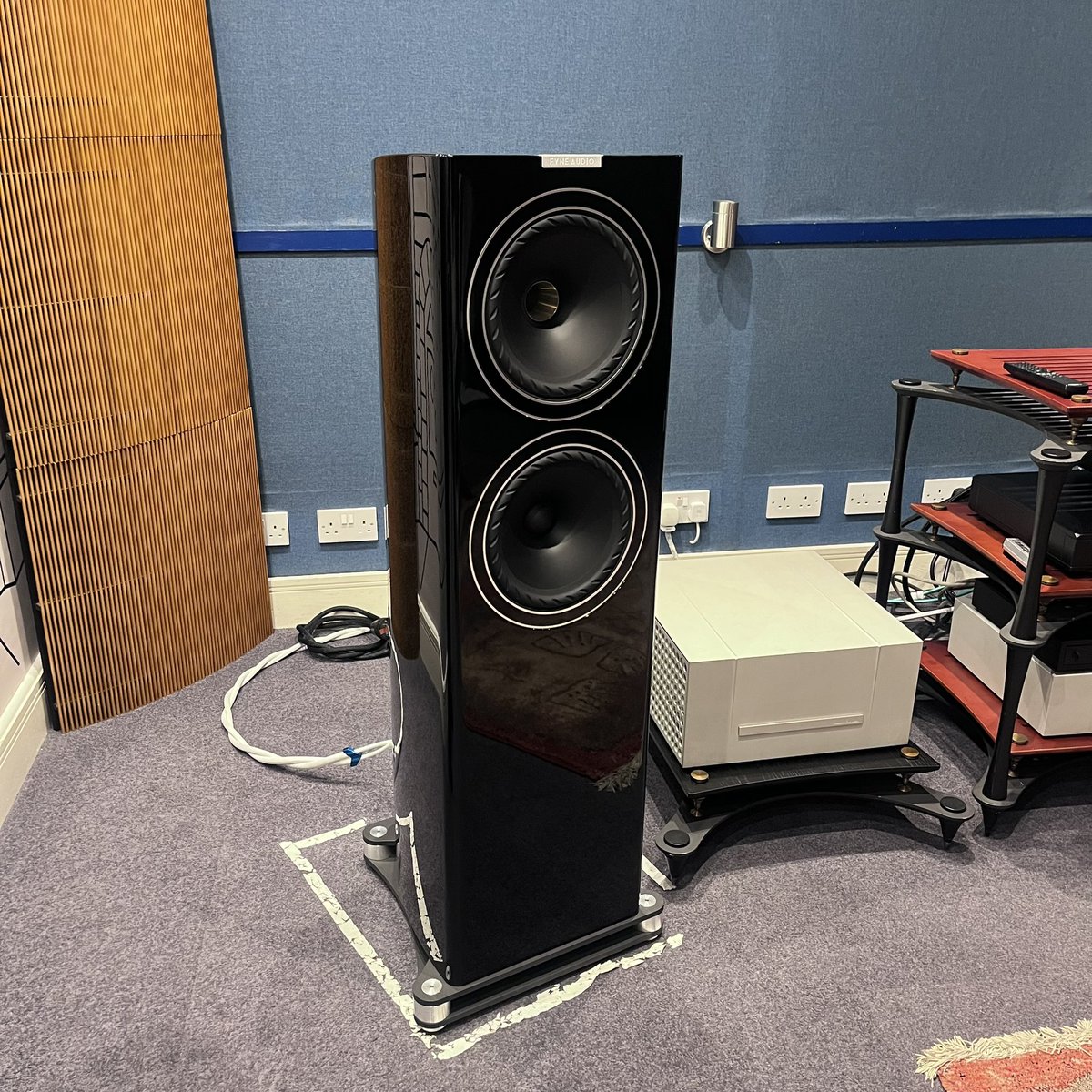 “The Fyne F703 uses trickle down technology from the F1 series, this elegant, contemporary speaker distils the best of Fyne Audio’s new technologies and expertise into a midsized floorstanding design” 

@FyneAudio