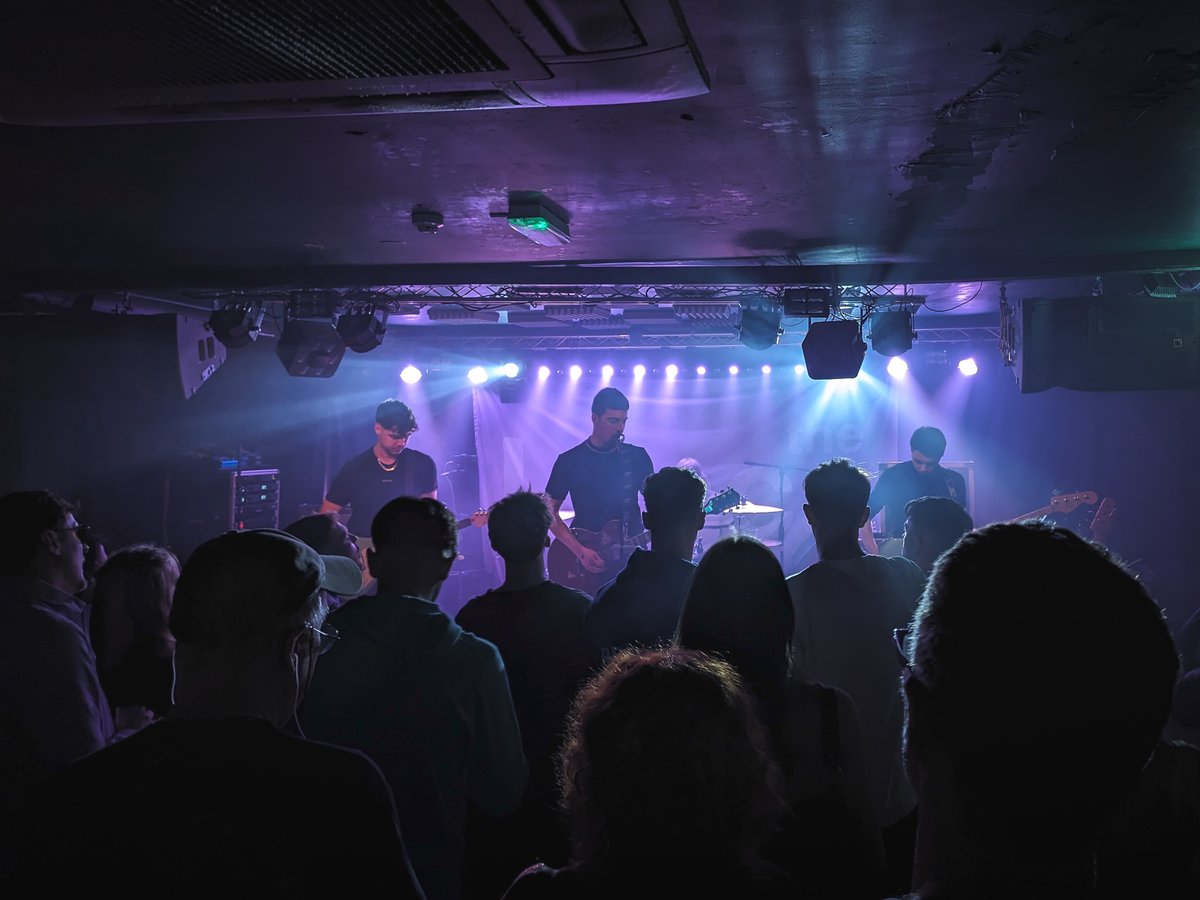 On Friday night we were at @heartbsoton to see @TheLilacsUk! It was an awesome, sold-out show - with two great opening sets from @Lockin_Band and Signature Vision🙌