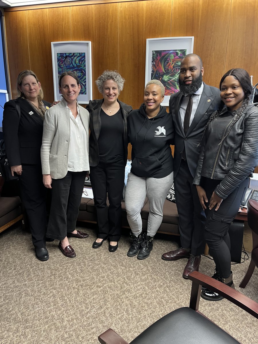 Today, we're standing with advocates in Albany in support of the Youth Justice & Opportunities Act! 
Our Policy Counsel Lily Shapiro and Policy Center Collective member Tiffany Vulcain met with #YJOA co-sponsor and bill champion @NYAMCunningham.