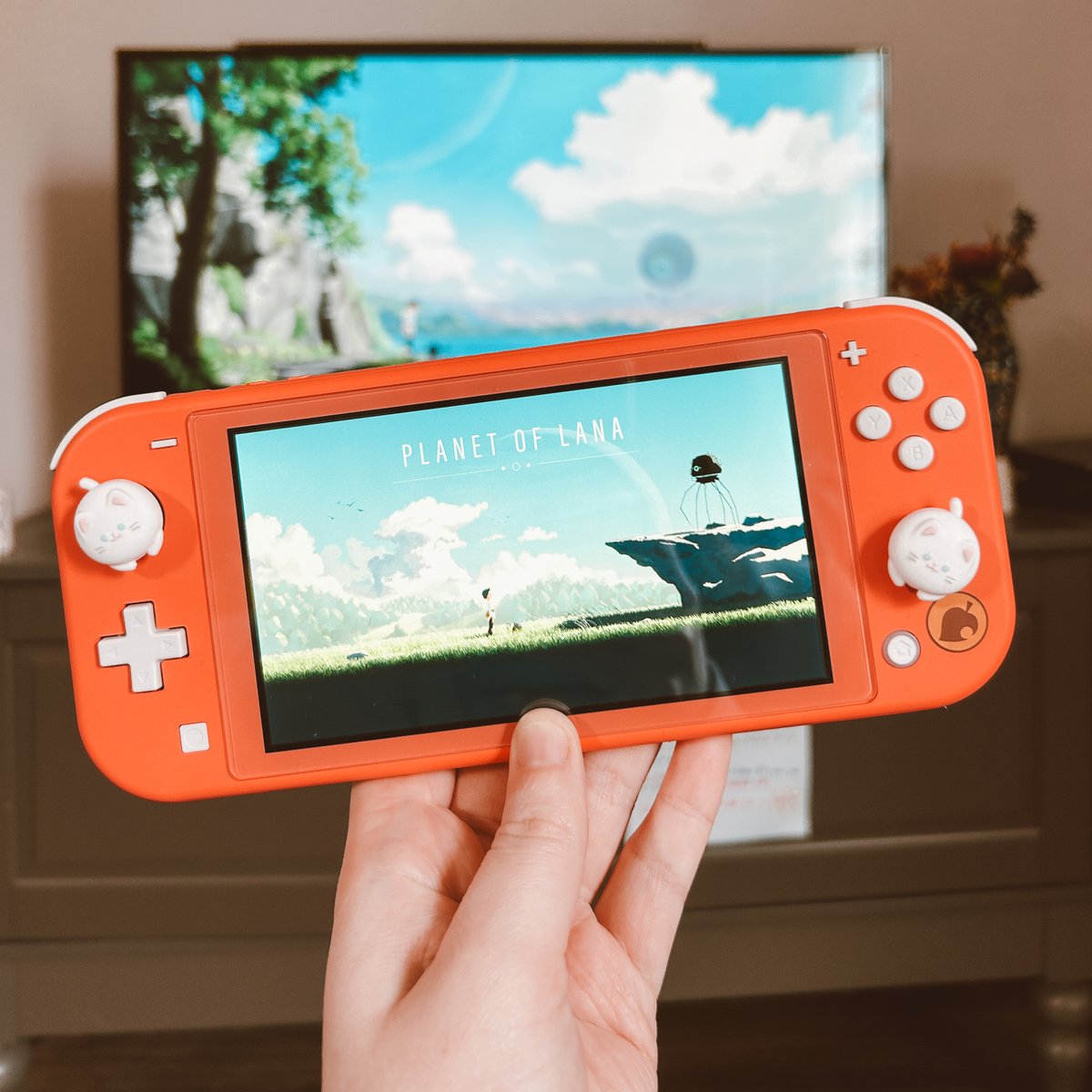 brb I’m staying cozy on the couch with @PlanetOfLana now out on consoles 💅 #ad Anyone else convinced that truly any game can be cozy? Cuz this little alien, sci-fi apocalypse game still somehow feels extra comfy on handheld console 😊