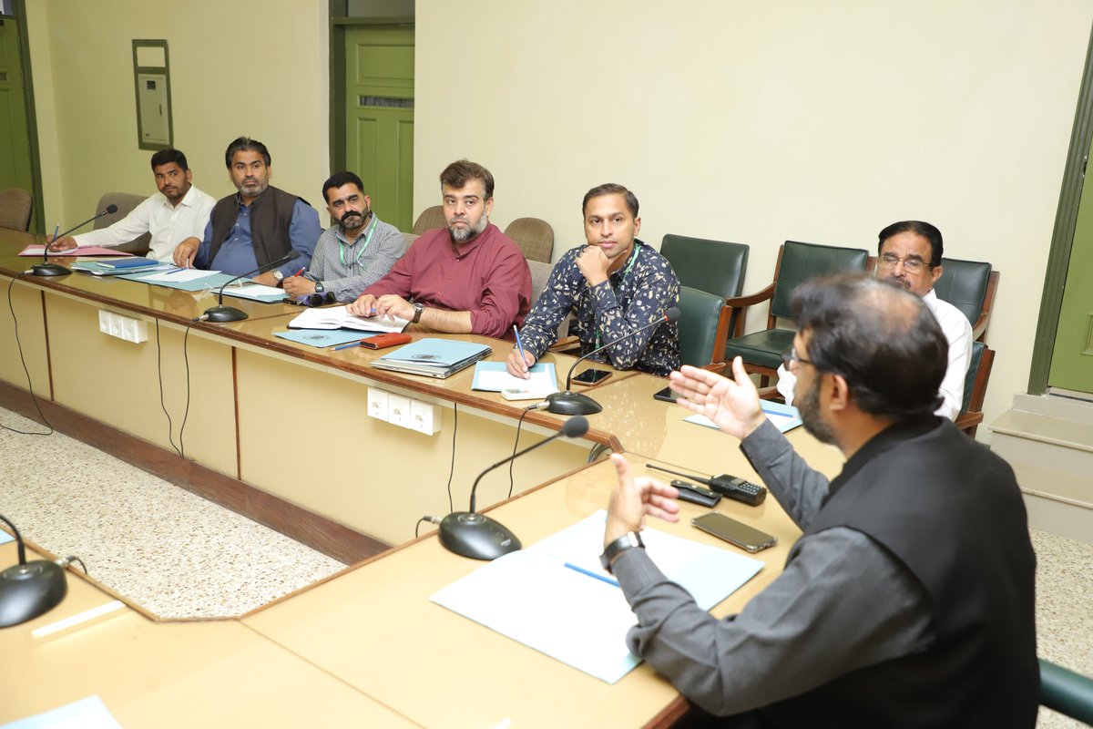 IU_Org's tweet photo. Admission &amp; Outreach Committee (OAC) Meeting was held and chaired by Prof. Dr. Suhail Kazi, Director Admissions. The meeting was held as per directions of Worthy Vice Chancellor, Dr. Ahmed Waliullah Kazi. https://t.co/HUz7W8aJeo