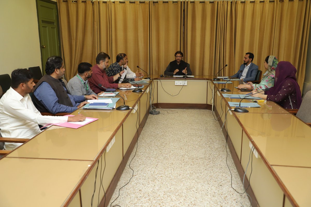 IU_Org's tweet photo. Admission &amp; Outreach Committee (OAC) Meeting was held and chaired by Prof. Dr. Suhail Kazi, Director Admissions. The meeting was held as per directions of Worthy Vice Chancellor, Dr. Ahmed Waliullah Kazi. https://t.co/HUz7W8aJeo