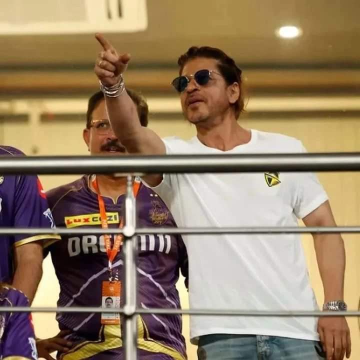 Boss 👑

.@iamsrk @redchilliesent 
.
.
.
.
.
.
#srk #kaiffsrkian #sharukhkhan #sharukhan #shahrukhkhan #shahrukkhan #iamsrk #iamsrkfan #iamsrkian #srkian #srkians #srkianforever #srkfanclub #srkfans #srkfan #teamsrk #teamsrkwarriors #srkuniverse #teamshahrukhkhan #aryankhan