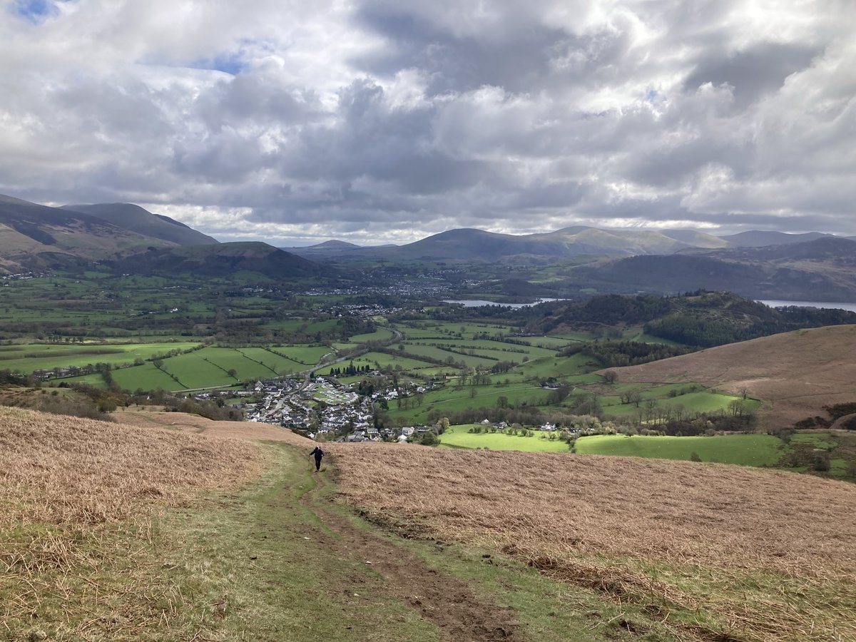 Today’s wonderful walking heading up to Grisedale Pike. Fabulous views back down towards Braithwaite ⛰️ #LakeDistrict