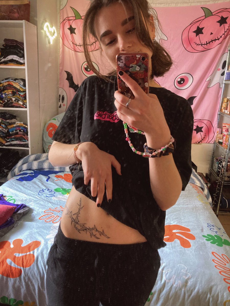sadderdvze's tweet photo. Decorating my scars instead of hiding them part 1
This is my definition of getting my body ready for summer https://t.co/w43ZuHFec5
