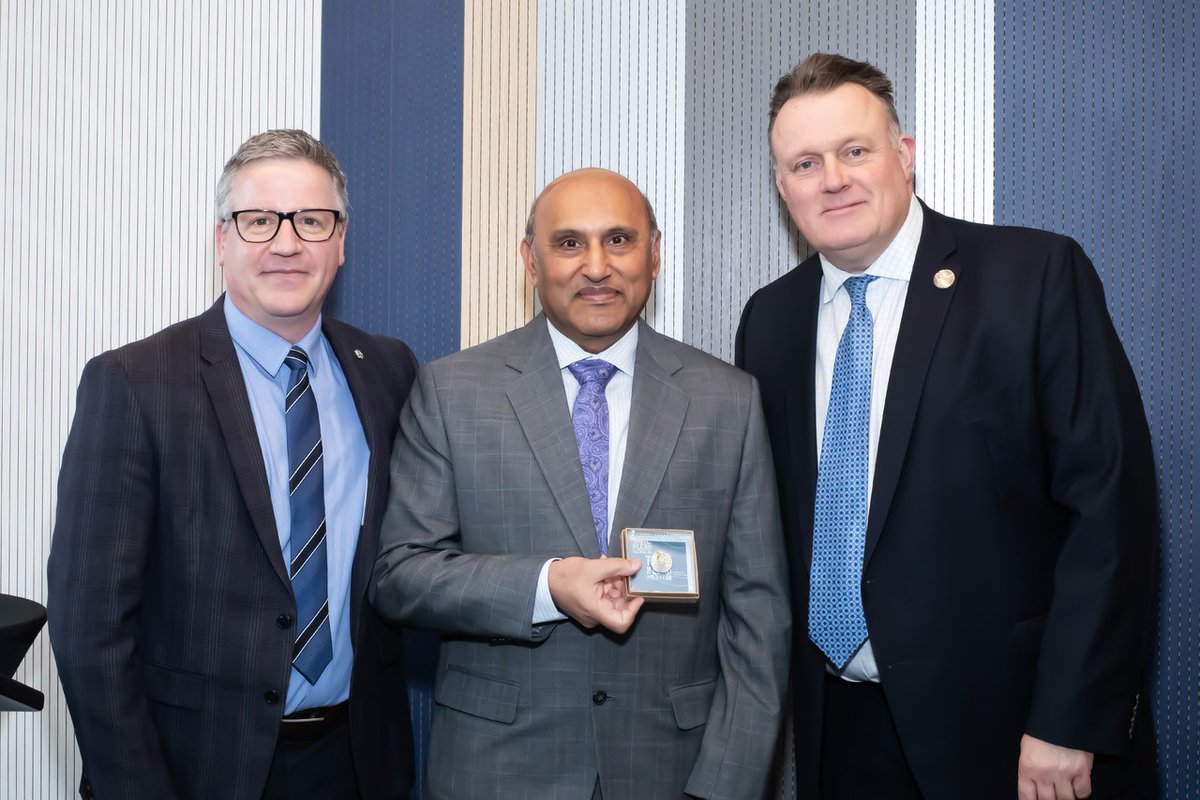 Our colleague, Dr. Raza Abidi (Professor, @dalfcs) was awarded the “Take The Lead” Award by Discover Halifax. Read more about this award, Dr. Abidi bringing the Artificial Intelligence in Medicine conference to Halifax, and his work with Atlantic PATH. bit.ly/3TX1Vqd