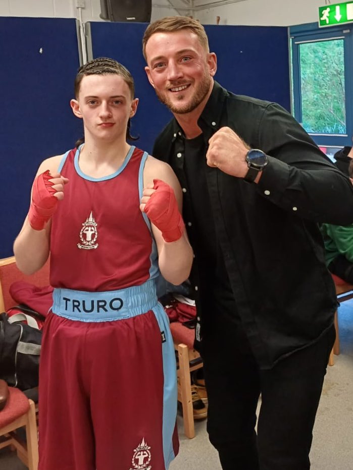 1AmCaRnAgE's tweet photo. Pleasure to meet u @brad_pauls I’m sure our paths will cross again soon. #futureworldchamp https://t.co/jYMkF4x0Kf