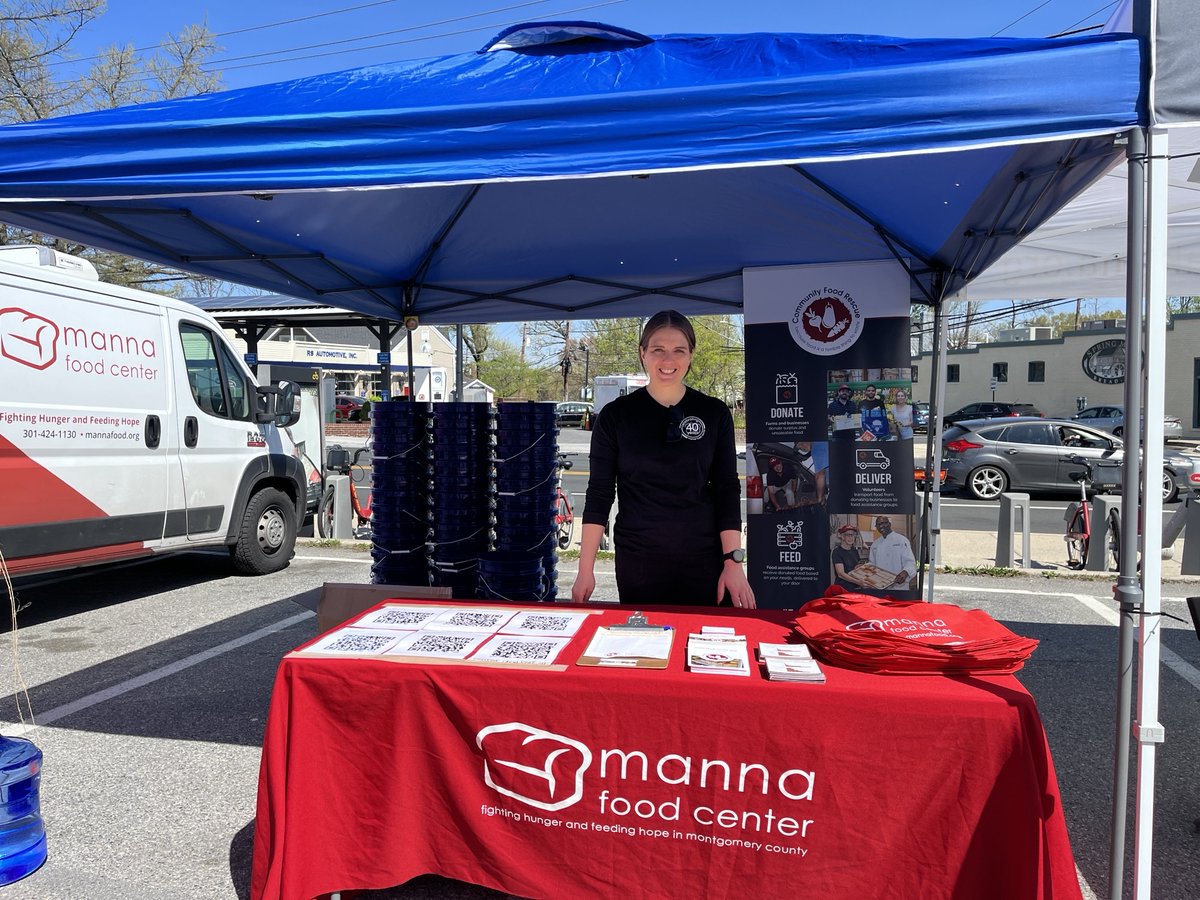 Thanks, Mike and Takoma Park Silver Spring Co-op, for the Earth Day Celebration. We spoke about volunteering for Community Food Rescue. Thanks to our local Lowes for the donation of 100 buckets. We shared food scrap buckets and information with residents. @foodrescueUS @TPSScoop