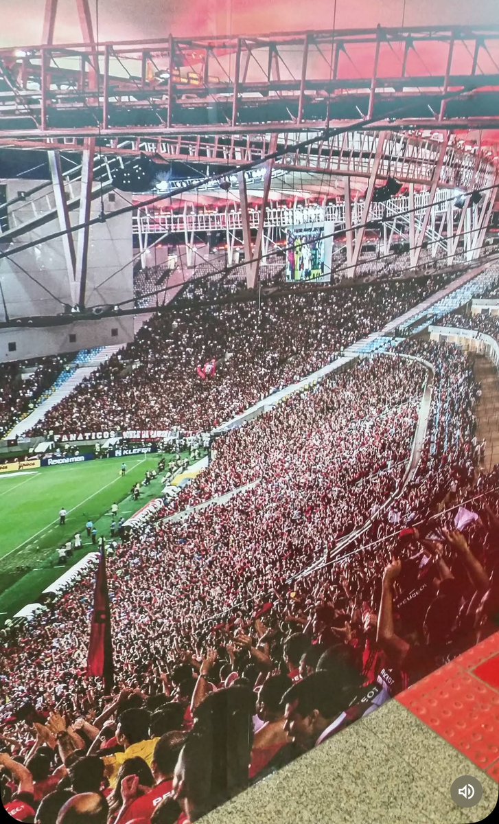 FernandoCapTof's tweet photo. Fazendo uma limpa aqui no celular achei essa foto. A invasão Atleticana no Maracanã. Espetacular 7 mil apoiando o nosso @AthleticoPR . O título não veio, mas a certeza q logo chegaria nossa vez, e aí estava aí ?Eu estava bem na mureta, não teve invasão maior q essa no novo Maraca https://t.co/EzeD3haSJ9