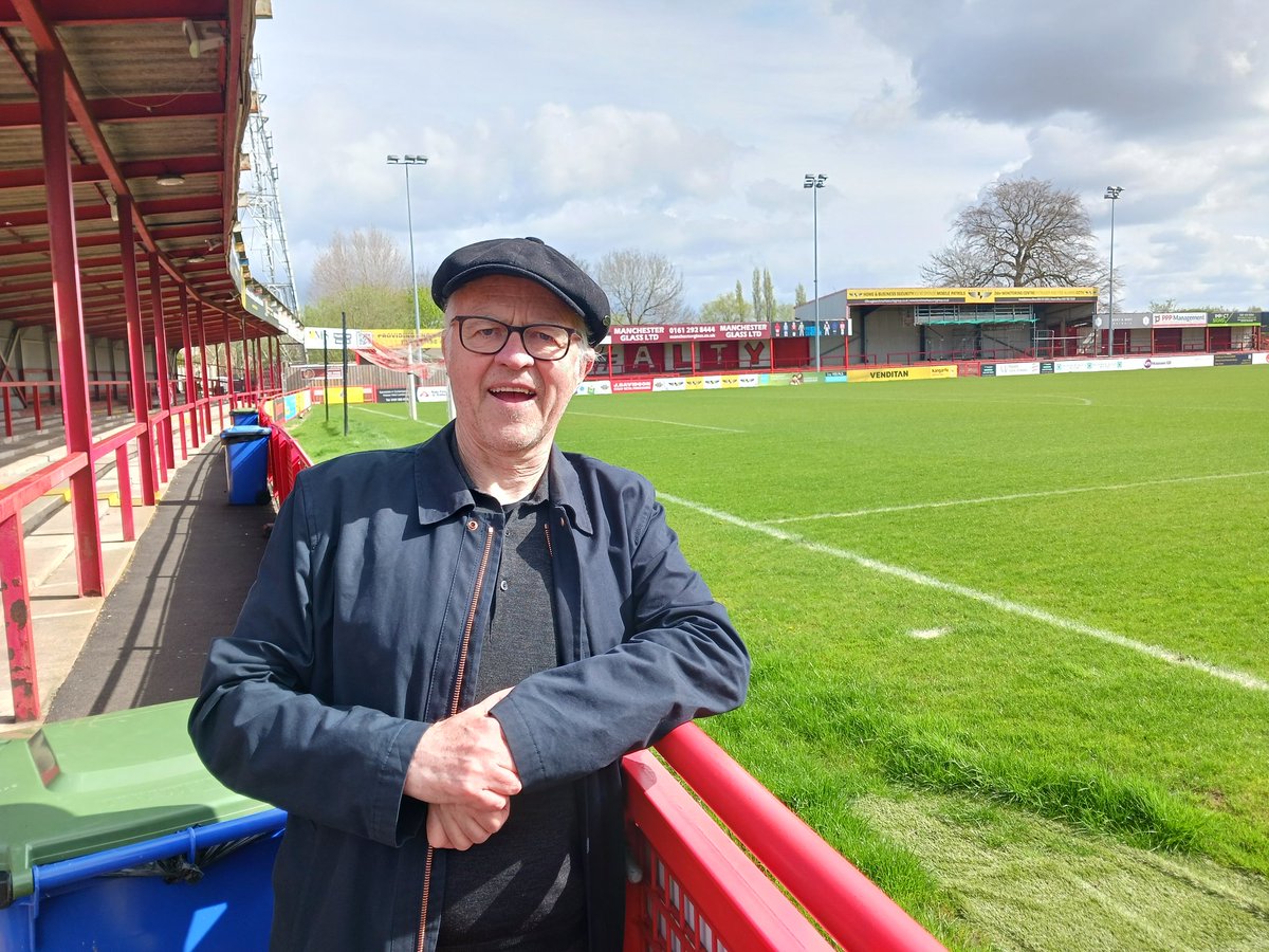 ⚽️⚽️⚽️⚽️⚽️⚽️ @jimw1 joined @rcfoster on today's episode to discuss the first football match he attended @altrinchamfc v @BarrowAFC at Moss Lane.. which he's pictured at below ⬇️ Watch or listen now: 📺 youtu.be/6-jiBx6Q1Tw 📻 pod.fo/e/2318d8