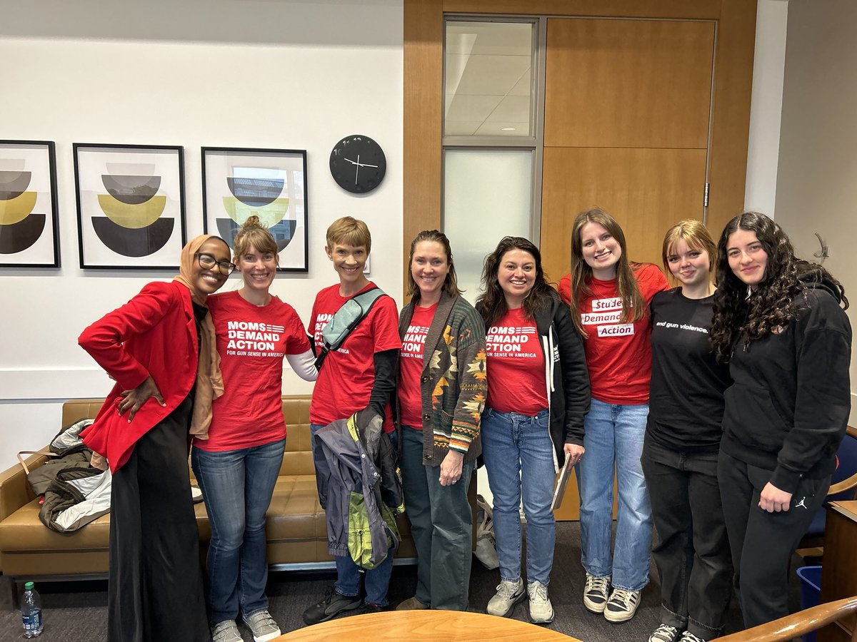 miche2u's tweet photo. Thank you Senator  ⁦@ZaynabMMohamed⁩ for meeting with ⁦@MomsDemand⁩ Action volunteers to discuss common sense gun bills. The secure storage bill will save lives. #MNLeg https://t.co/V5JtYFIk4K