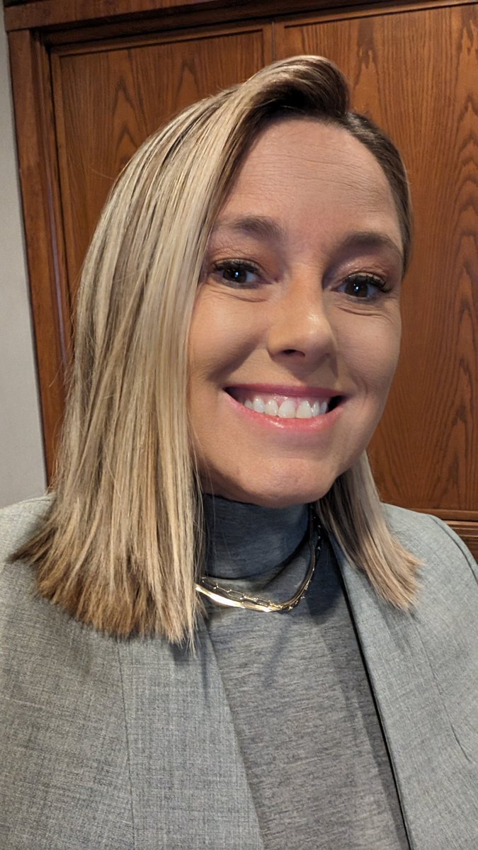 ambermac's tweet photo. All set to emcee Plant Forward for the second time - should be an exciting three days! #PF24 https://t.co/i1NCn1bMVy