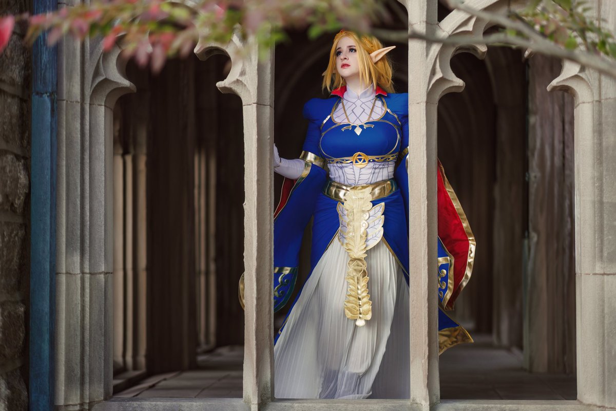 Queen Zelda: @lithecosplay
Series: The Legend of Zelda
Photography by: @Cloudsofsand
***
#princesszelda #thelegendofzelda #loz #breathofthewild #botw #queen #queenzelda #tearsofthekingdom #totk #cosplay #cosplayer #cosplaygirl #cosplaymodel