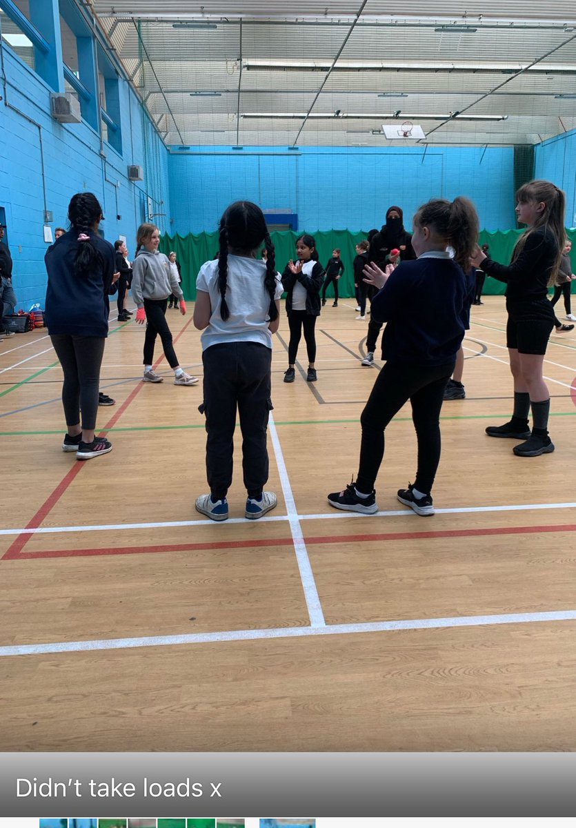 Lovely afternoon learning the skills needed to be able to play rounders thank you <a href="/BatleyNinjas/">Batley Ninjas Rounders Club</a> for your expertise in helping these young girls flourish.. once again thanks @SGNKssp for providing these opportunities.. 🎾