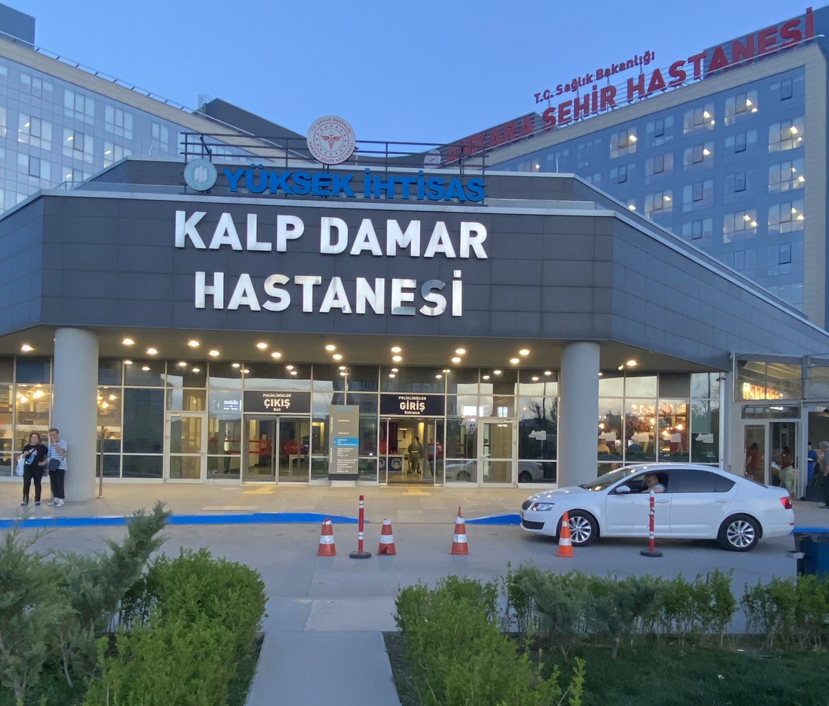 MuslumErbayy's tweet photo. Kıymetli dostlar,

#Bilkent @ankarasehirhast ‘inde Yoğun Bakım tedavisinde Entübe şekilde devam eden ve yarın ameliyat edilecek 
#Berdanımız ’ın #Berdanınız ‘ın sağlık durumu iyiye gidiyor. İnşallah En kısa zamanda uyandırılmasını bekliyoruz🤲 @saglikbakanligi 
@remzi_sarikaya https://t.co/iIGU7Csc3R