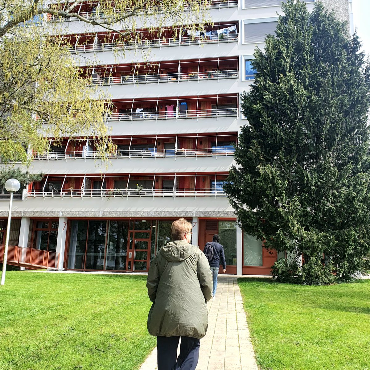 nathalieappere's tweet photo. Dans le quartier de Maurepas, à #Rennes, aux côtés des agents de proximité @Archipelhabitat du Gros Chêne. Une présence humaine plus que précieuse au quotidien pour les locataires. https://t.co/CDrzzTOUXg