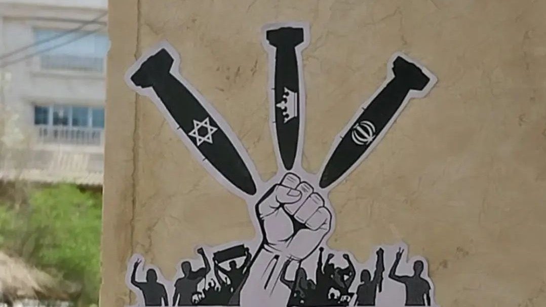 ShivaaMosazad's tweet photo. در #جنگ_علیه_زنان با جبهه های متفاوتی رو در رو ایم، از قدرت های حاکم تا خرده قدرت های بازتولیدی آن، از امپریالیسم تا محور مقاومت؛ اما یقیننا پیروزی از آن جنبش رهایی بخش #زن_زندگى_آزادى است https://t.co/LzlHyd7bbT
