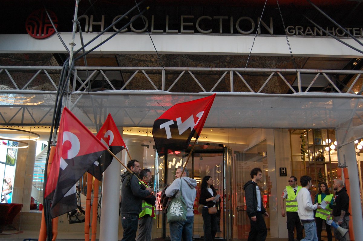 Sindical 📢 La Sección Sindical de #CNT en @NHHotels reanuda las acciones sindicales tras la negativa de la empresa a asegurar los puestos de trabajo del personal contratado en fraude de ley. 👉Acción realizada el pasado viernes 12 de abril. 🧵