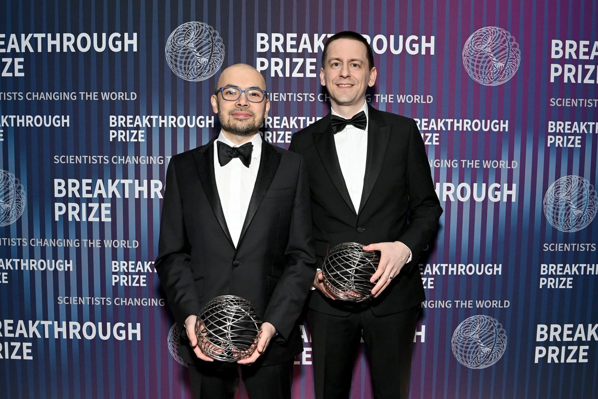 Congratulations to @DemisHassabis and John Jumper who received the 2023 Breakthrough Prize in Life Sciences for their work on #AlphaFold, an AI system to predict the 3D structure of proteins. 🧬 Find out more. → dpmd.ai/3JFJgKV