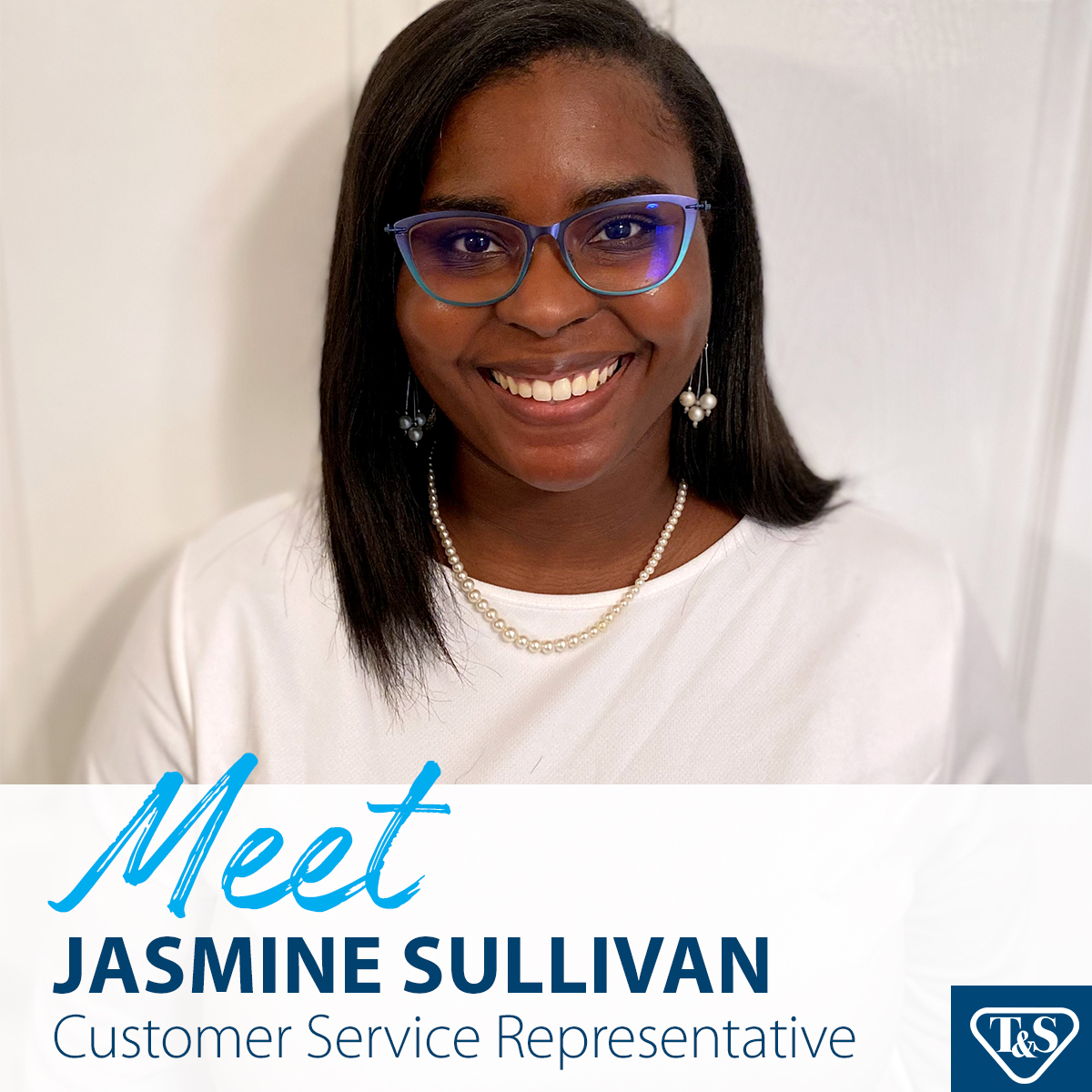 Meet Jasmine Sullivan, our star 🌟 Customer Service Representative at T&S! From helping resolve customer problems to learning something new every day, her dedication never wavers! Did you know her favorite product is our Lakecrest single-hole faucet? #EmployeeSpotlight #TSPride