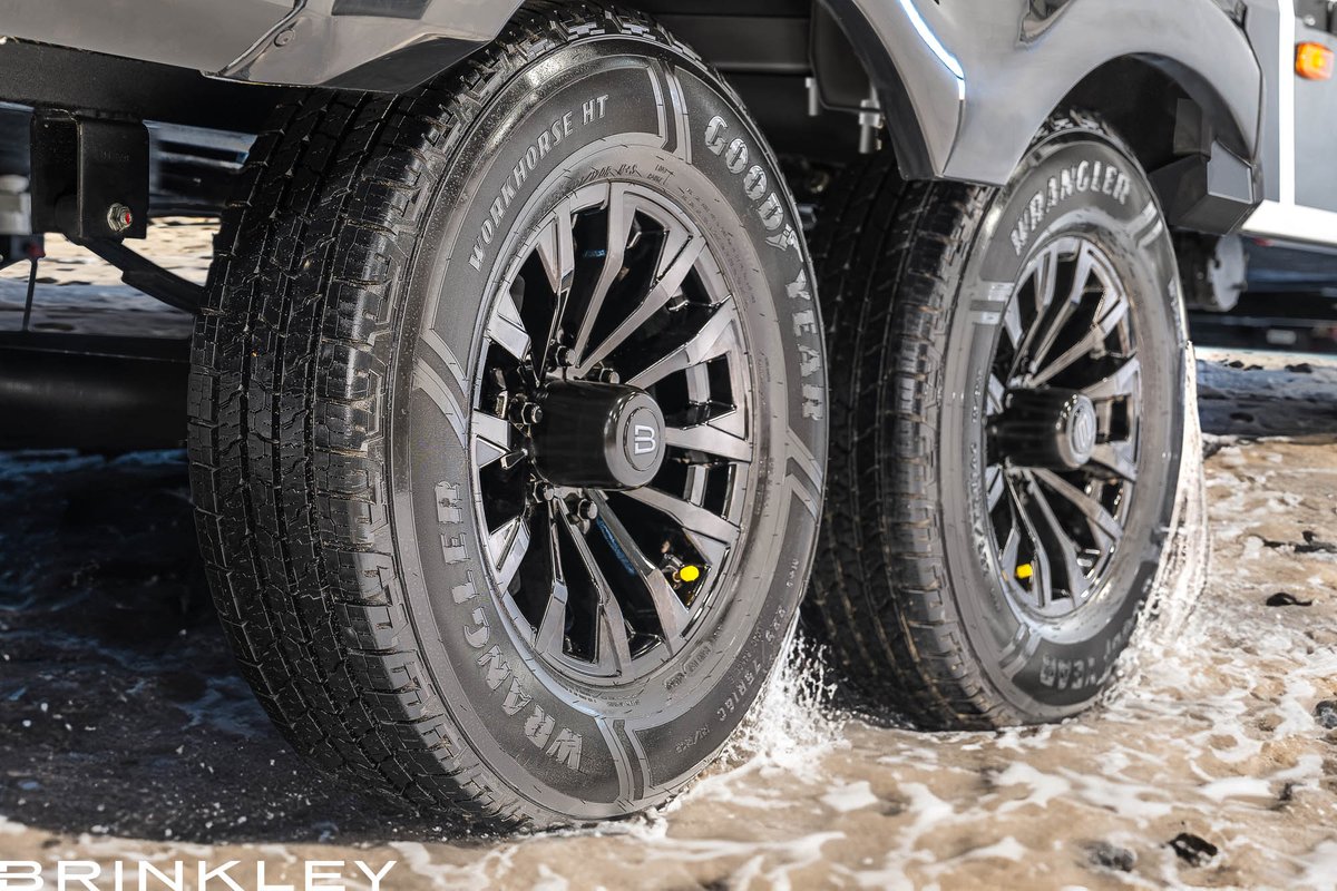 BrinkleyRv's tweet photo. ๐๐ข๐ก๐๐๐๐๐ก๐๐ ๐ข๐ก ๐ง๐๐ ๐ฅ๐ข๐๐ ๐ช๐
Premium E-rated 10 Ply Goodyear Wrangler Workhorse tires, a Road Armor Suspension Equalizer, heavy-duty shackles, 5,600 lb. axles w/ 6,000 lb. springs, & shock absorbers.
Learn more: https://t.co/uDAec0OBQz
#BrinkleyRV #ModelZAIR https://t.co/GqgEbYr1CV