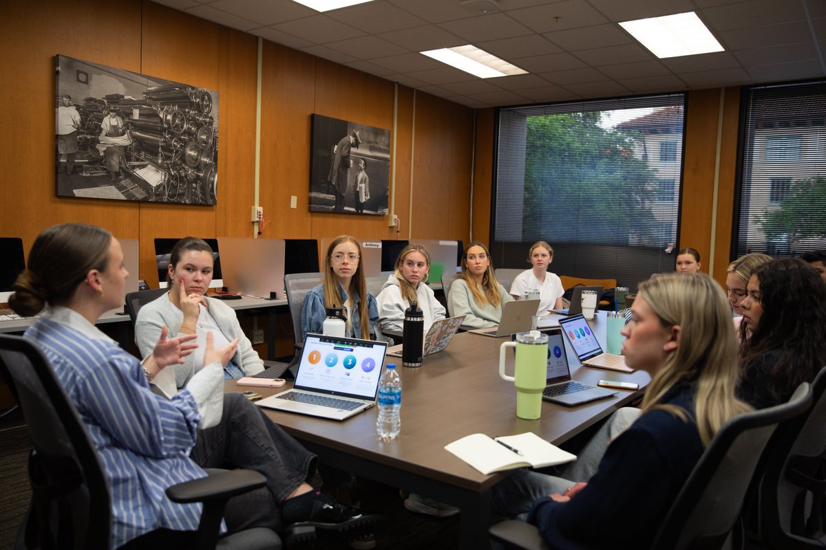 .@UTAustin students will soon have an opportunity to work with real-world clients as part of a new student-run advertising and public relations agency. Tower & Bridge Communications will begin working with clients this fall. More about this hands-on opp: bit.ly/towerbridgemoo…