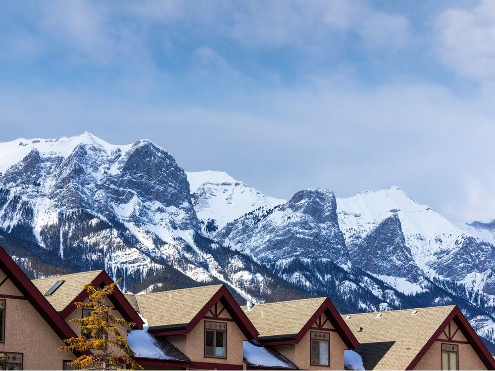 Canmore is among Canada’s most sought-after recreational communities calgaryherald.com/life/homes/can…