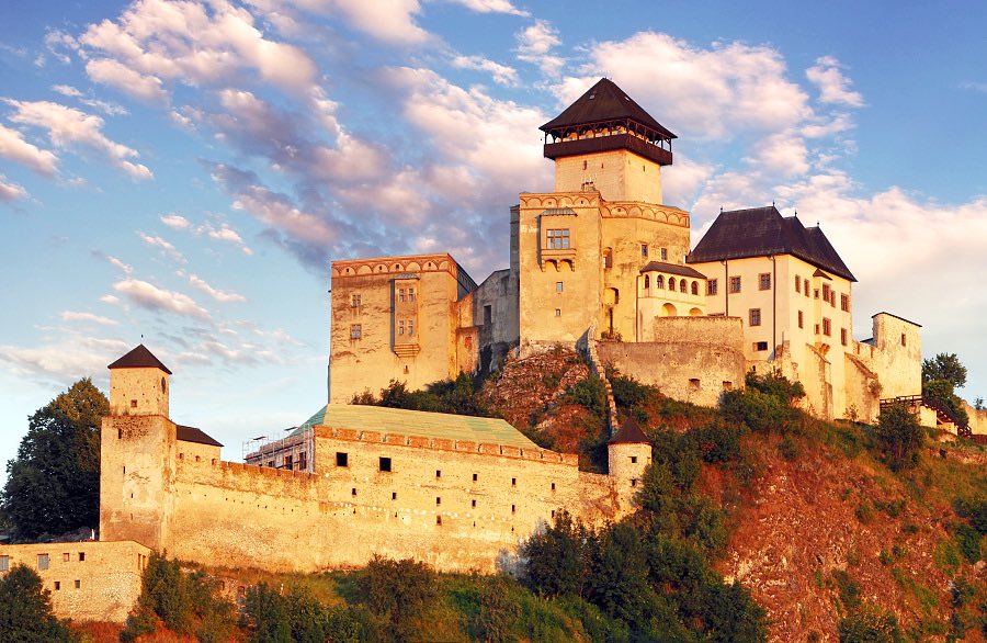 BestSlovakia's tweet photo. Trencin castle,,, situated above Trencin city. Worth to stop, climb the castle, stroll sround the city, have a lunch and gid coffee #Trencin #TrencinCastle #Slovakia #MatusCakTrenciansky #HotelElisabeth #trips #tours #adventures #sightseeing  #privatetours 📸Tomas Sereda https://t.co/ikycLfj1rd
