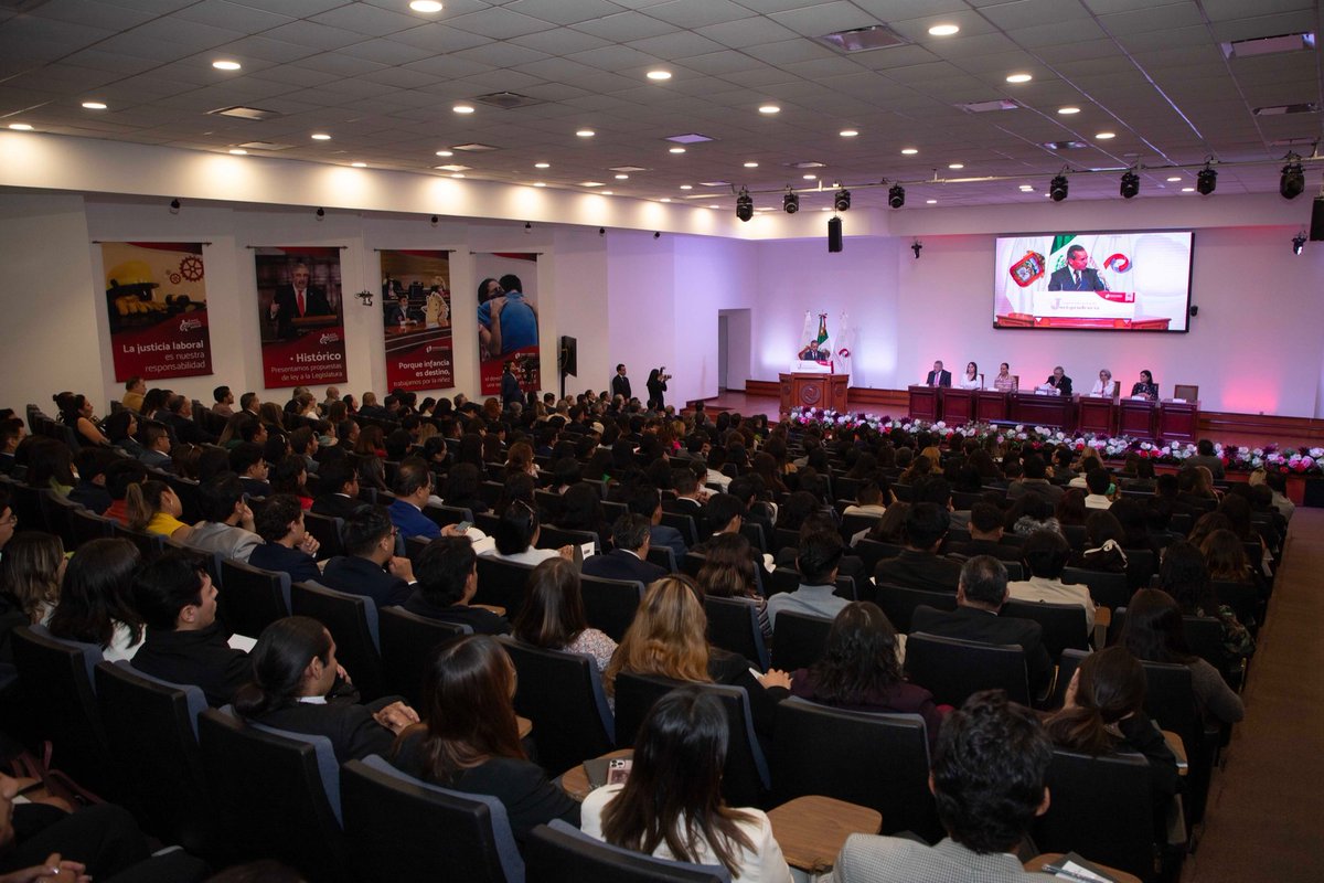 PJEdomex's tweet photo. ¡El #PJEdomex abre sus puertas al primer #CongresoInternacionalDeJurisprudencia! 🏛️
Bajo el liderazgo de @MagdoSodi, juristas de España, Estados Unidos, Argentina y México se reúnen para explorar nuevos horizontes en el ámbito judicial. 🌐💬
¡Acompáñanos en la discusión sobre las herramientas innovadoras en la nueva Ley Orgánica del poder judicial, como el precedente por consideración en la justicia moderna! ⚖️📝