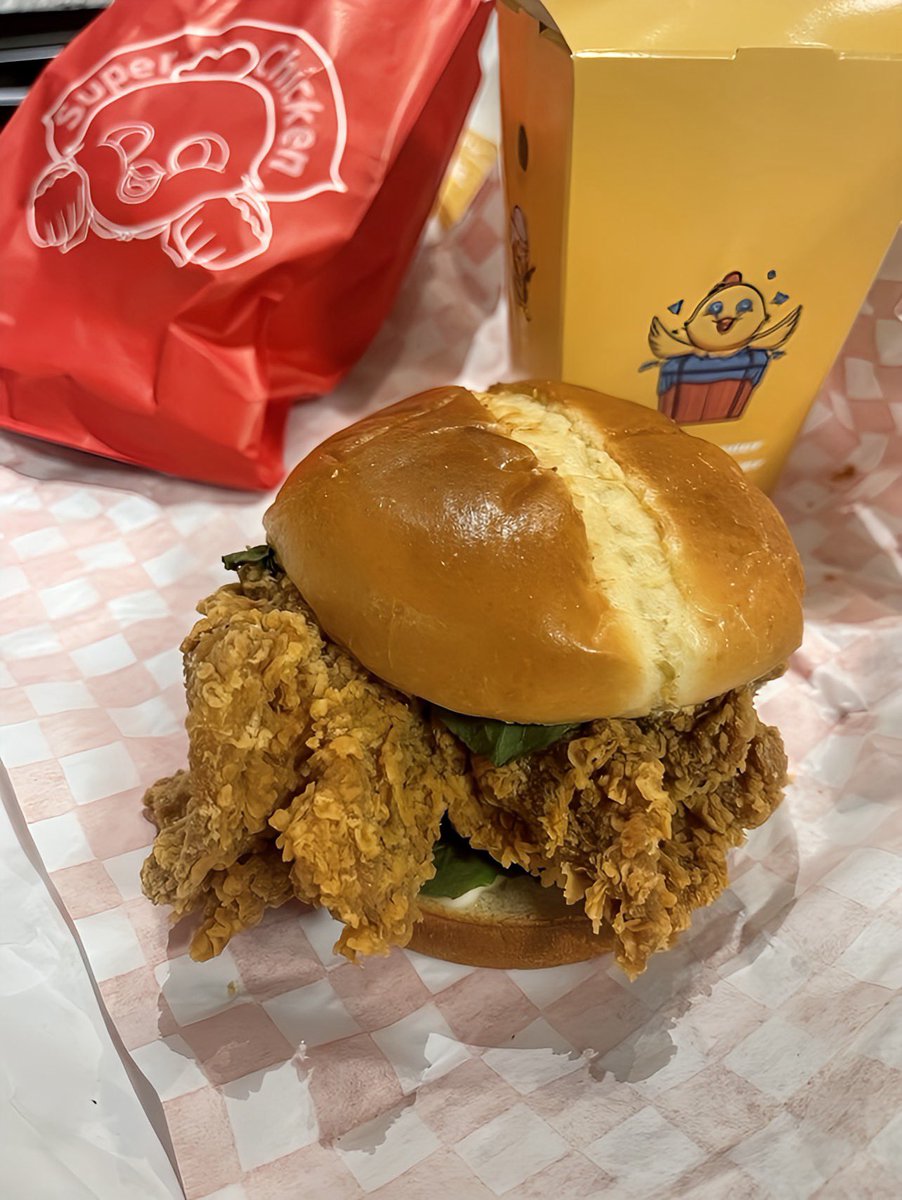 Take out lunch - chicken burger 🤗😋 #foodblogger #foodie #foodphotography #foodlovers