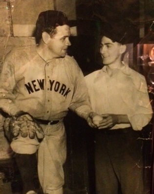 In 1934, Babe Ruth's 700th home run sailed 500 feet out of Detroit's stadium. It was retrieved by 17-year-old Lenny Bielski. Ruth gave him $20 and autographed the $20 bill. Bielski still had the $20 bill when he died in 1977. (photo by the Detroit Press) #mlb #baseball @Yankees